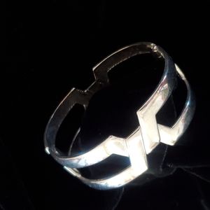 Silver bracelet with side clasp
